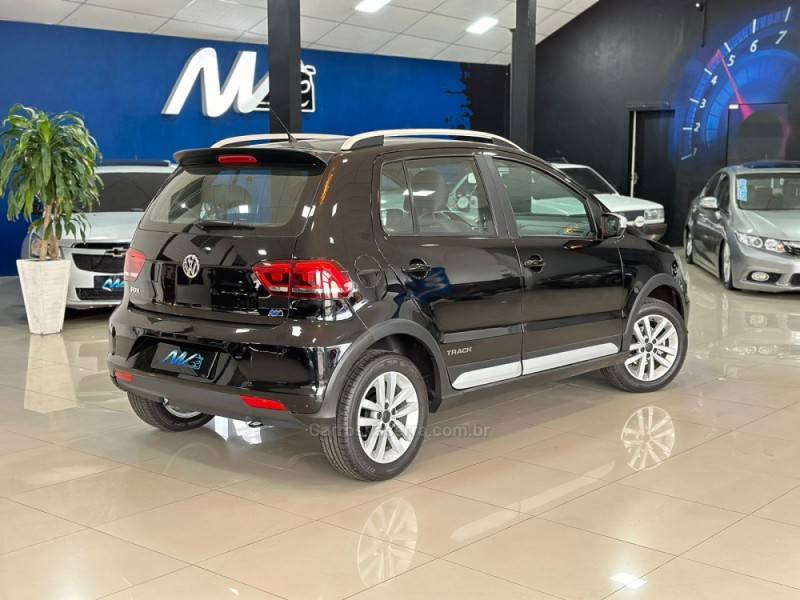 VOLKSWAGEN - FOX - 2016/2016 - Preta - R$ 52.900,00