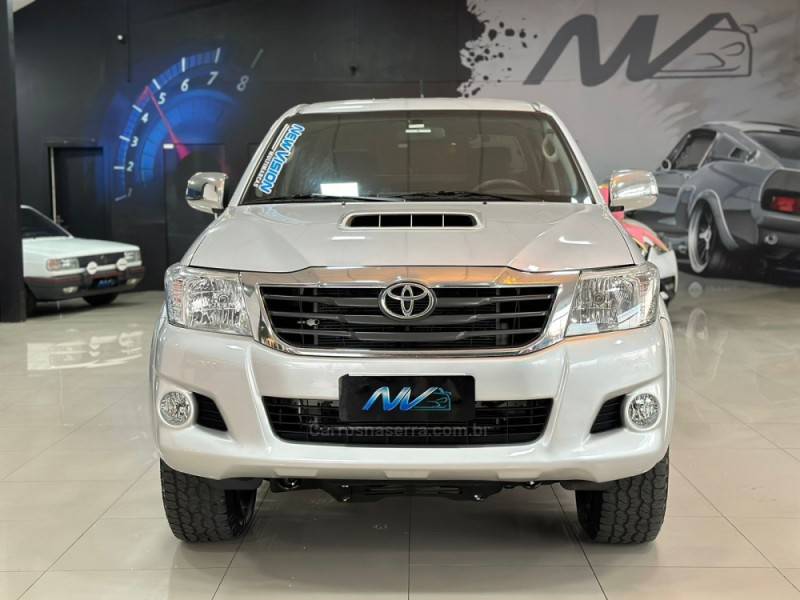 TOYOTA - HILUX - 2012/2013 - Prata - R$ 124.900,00