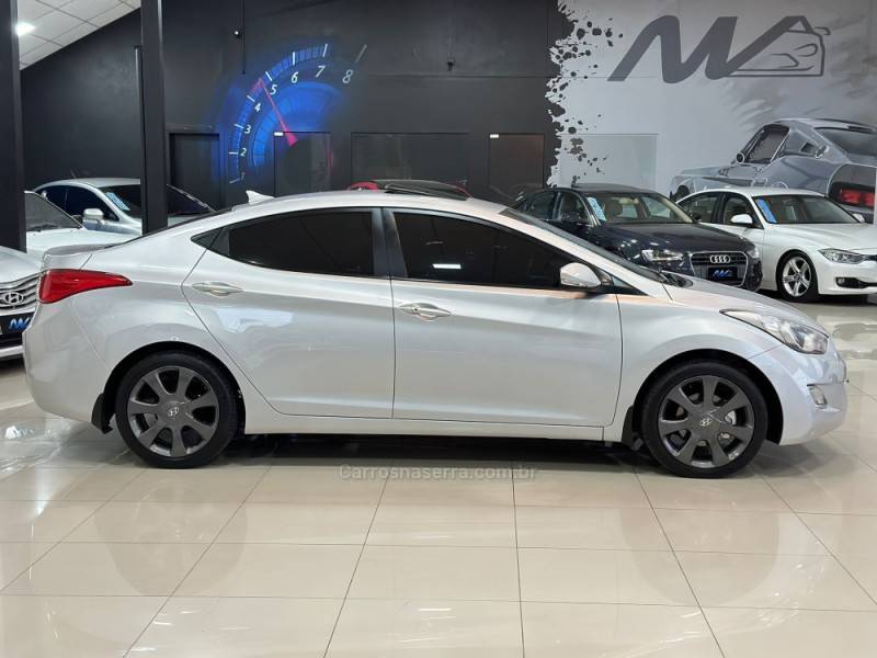 HYUNDAI - ELANTRA - 2012/2013 - Prata - R$ 69.900,00