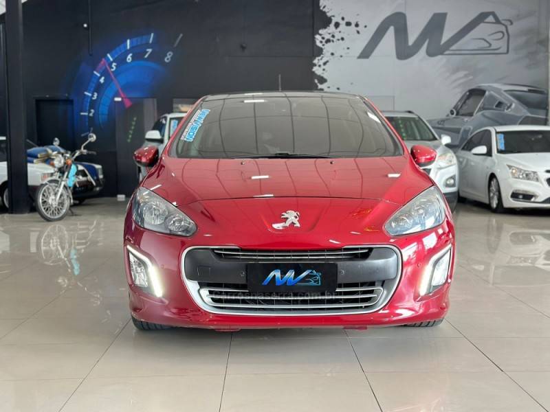 PEUGEOT - 308 - 2013/2014 - Vermelha - R$ 49.900,00