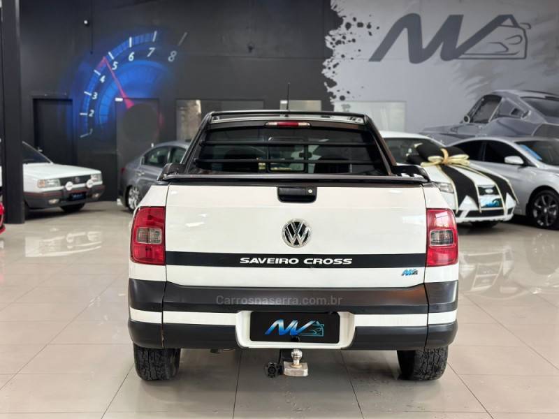 VOLKSWAGEN - SAVEIRO - 2014/2014 - Branca - R$ 68.900,00