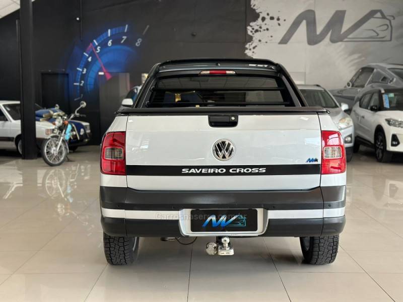 VOLKSWAGEN - SAVEIRO - 2010/2010 - Prata - R$ 79.900,00