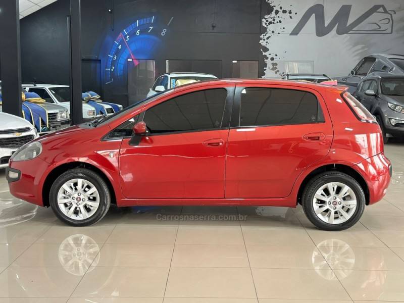 FIAT - PUNTO - 2015/2016 - Vermelha - R$ 49.900,00