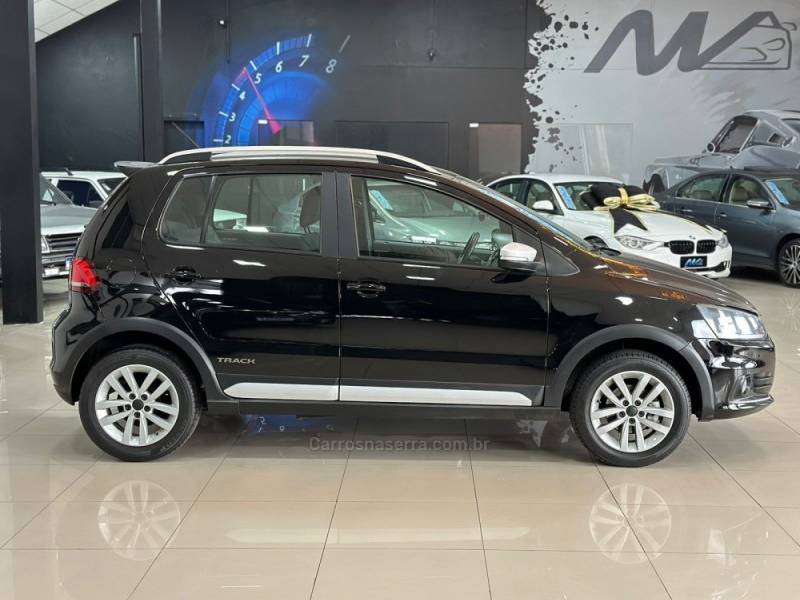 VOLKSWAGEN - FOX - 2016/2016 - Preta - R$ 52.900,00