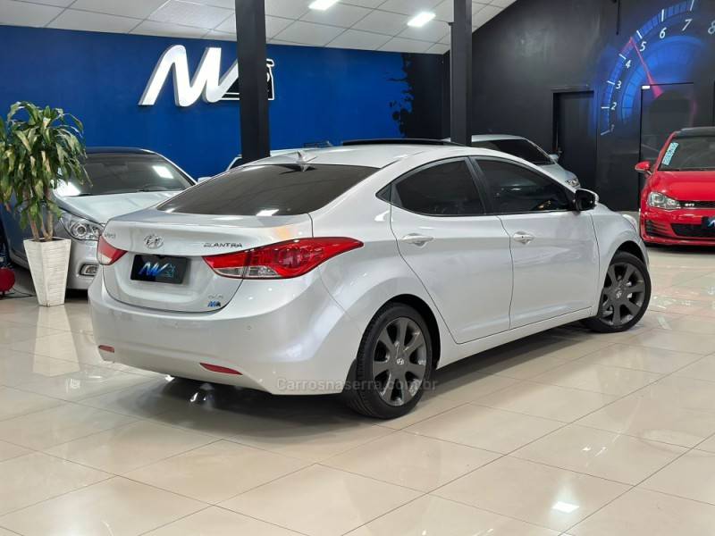 HYUNDAI - ELANTRA - 2012/2013 - Prata - R$ 69.900,00