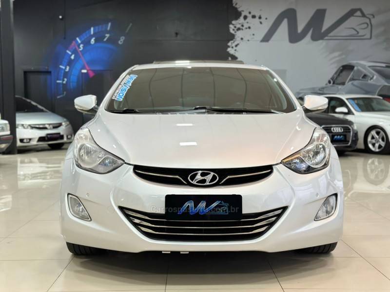 HYUNDAI - ELANTRA - 2012/2013 - Prata - R$ 69.900,00