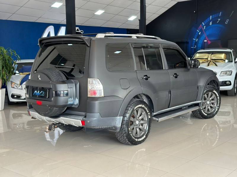 MITSUBISHI - PAJERO FULL - 2008/2009 - Preta - R$ 76.900,00